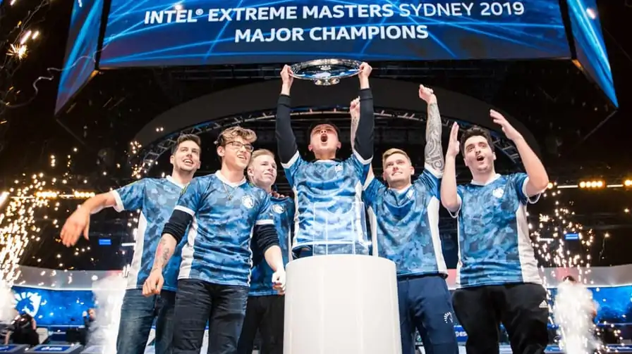 CS GO: Placa autografada pela Liquid vai a leilão para ajudar no combate aos incêndios na Austrália