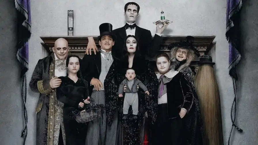 Tim Burton desenvolve série de televisão baseada na franquia “A Família Addams”